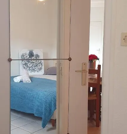 Un Petit Coin De France : A Cote De La Cite Medievale Apartment *