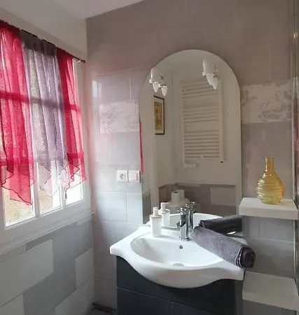 Un Petit Coin De France : A Cote De La Cite Medievale * Carcassonne